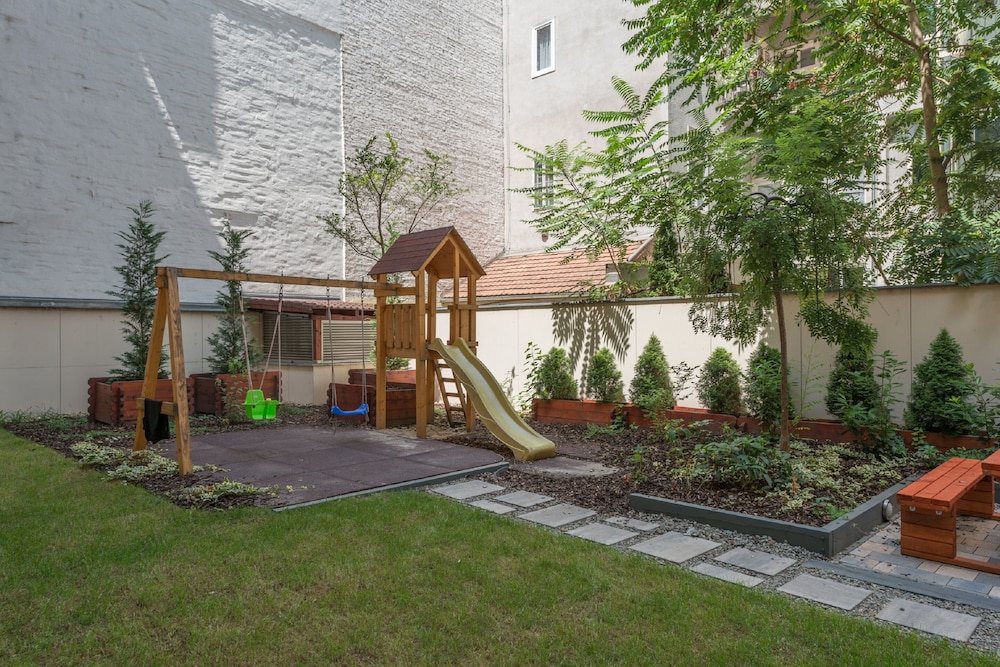 Corvin Plaza Apartments And Suites 51/54