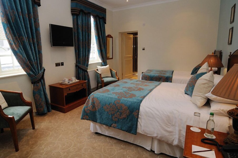 Ye Olde Bell Hotel Spa 8/64