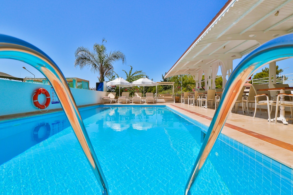 swimming pool spa