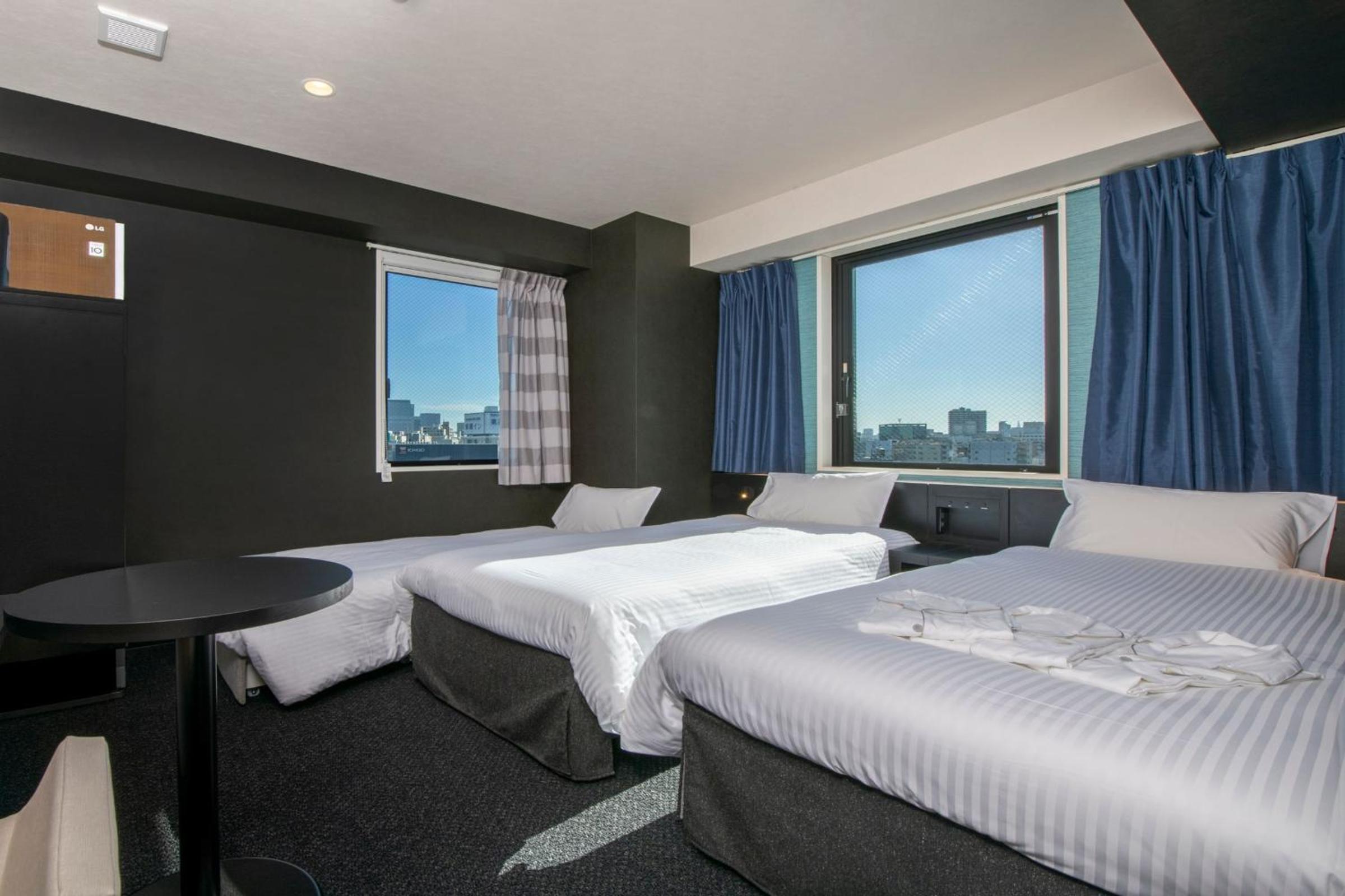 Room, Triple