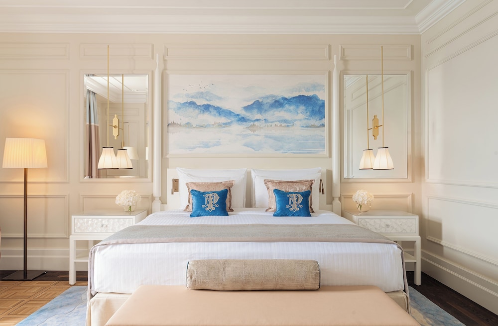 Deluxe, Twin Beds, Lake View