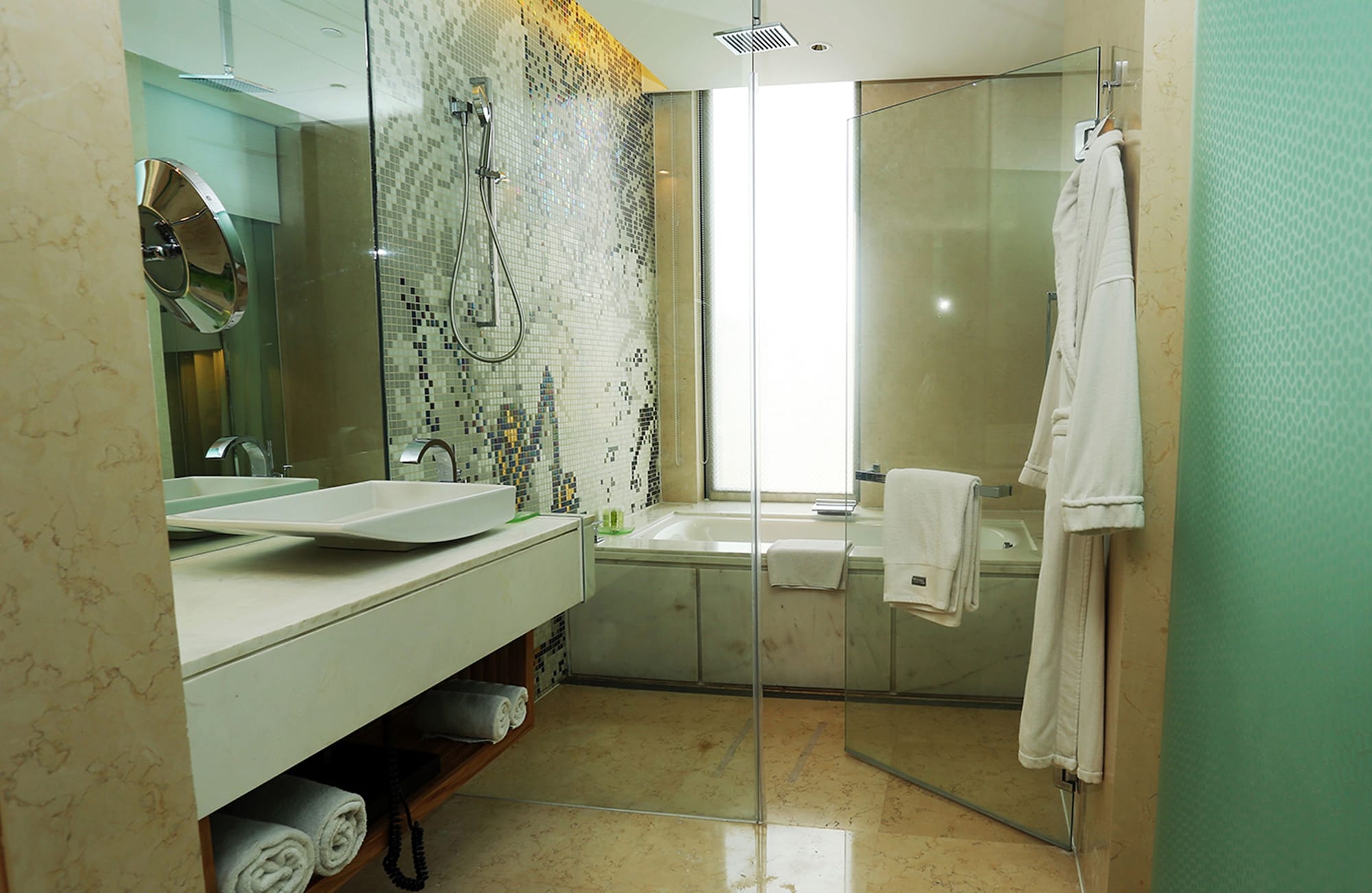 غرفة بسرير كينج بإطلالة على المسبح، The Westin Gurgaon New Delhi 8/10