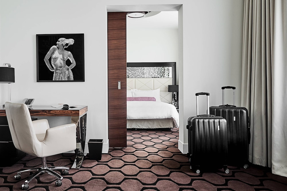 Roomers Berlin, Autograph Collection 37/42