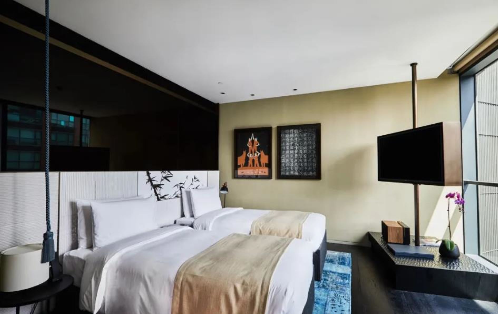 STUDIO 50, TWIN BEDS