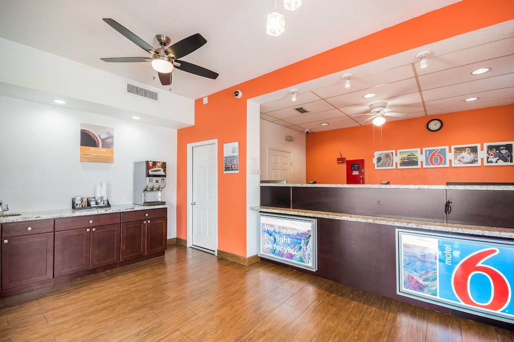 Motel6 Houston, TX - Brookhollow photo4