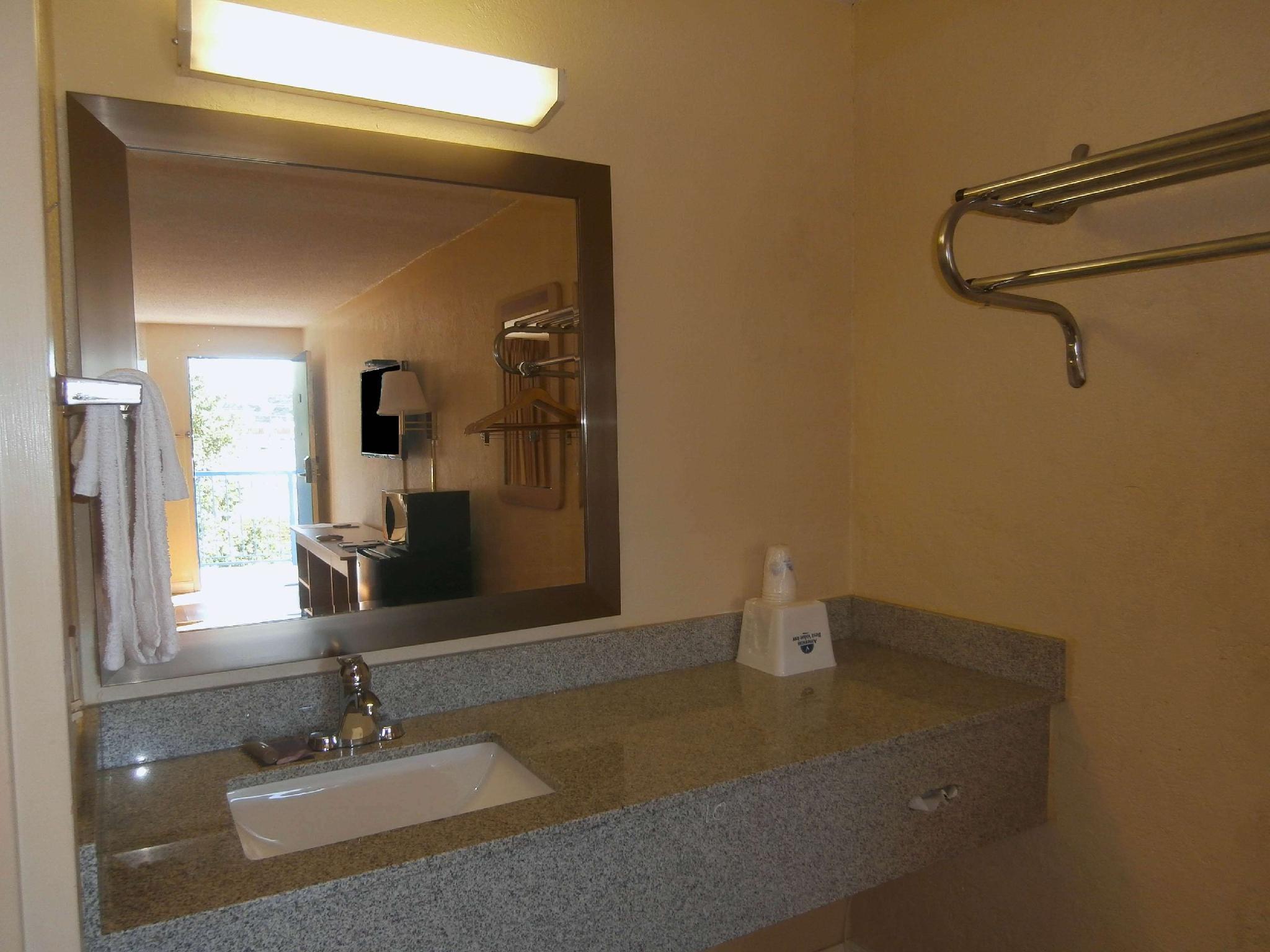 Americas Best Value Inn Tucker 25/26