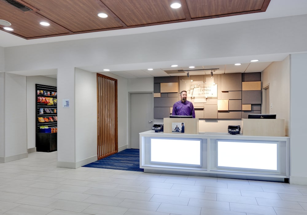 Holiday Inn Express Hotel Suites Cleburne 6/76
