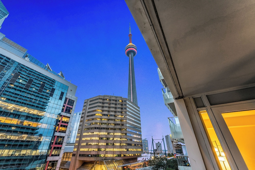 Grand Royal Condos - Cn Tower 4/71