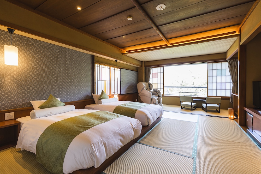 Signature, 2 Double Beds, 2 Futon Beds, River View