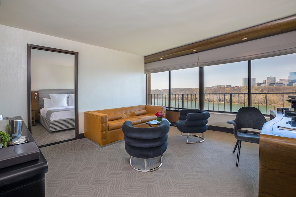 The Watergate Hotel 39/49