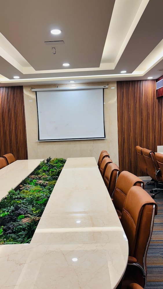 Shanti Palace 67/71