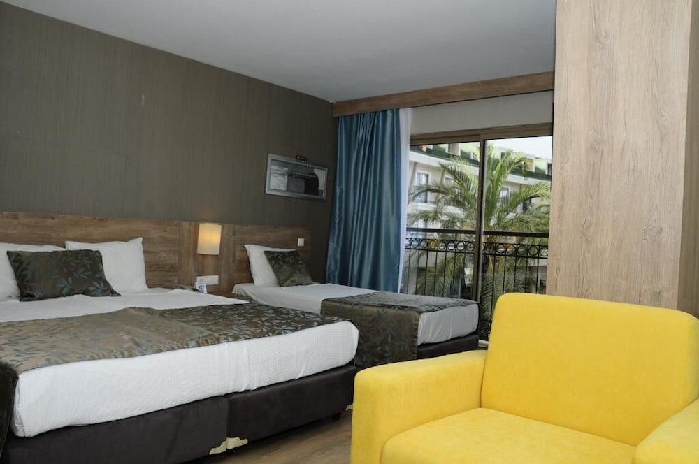 Lucida Beach Hotel 14/37