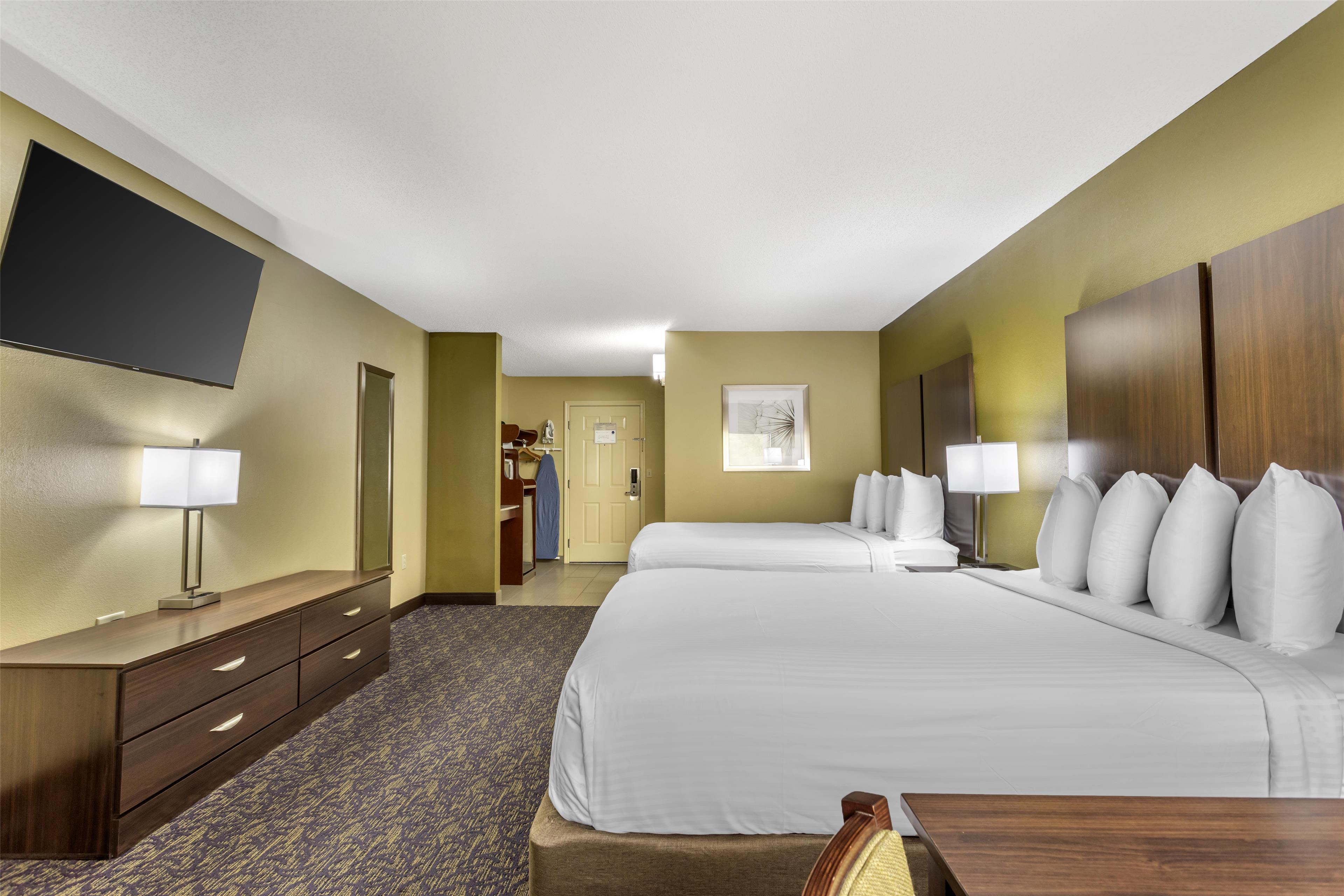 غرفة رباعية بسرير كوين لذوي الإعاقة، Best Western Plaza Inn 3/7