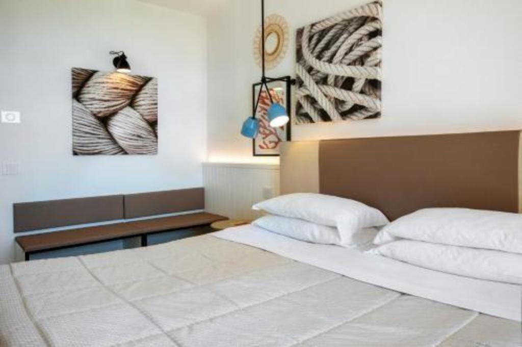غرفة كلاسيكية بسرير كوين، Mangia's Torre del Barone Resort & Spa 2/6