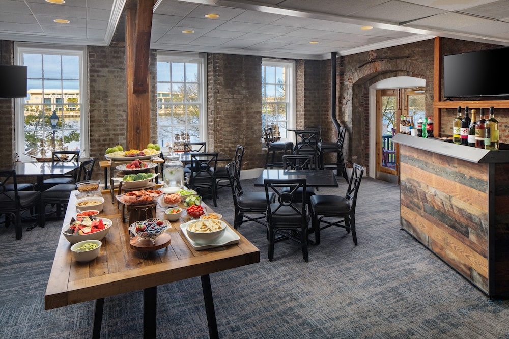 River Street Inn 36/52