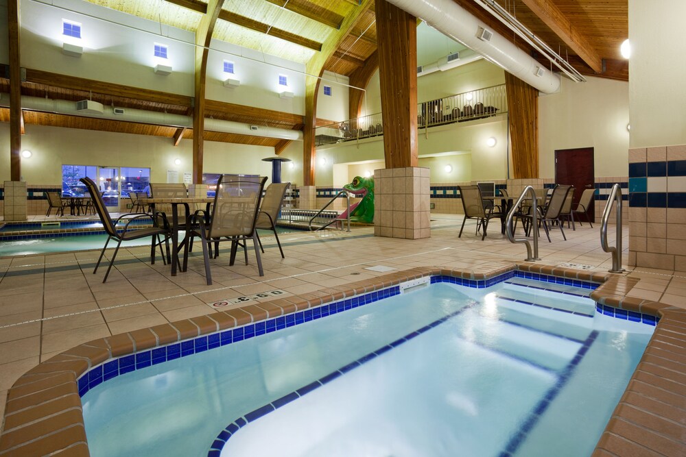 Holiday Inn Express Hotel Suites Aberdeen 55/61