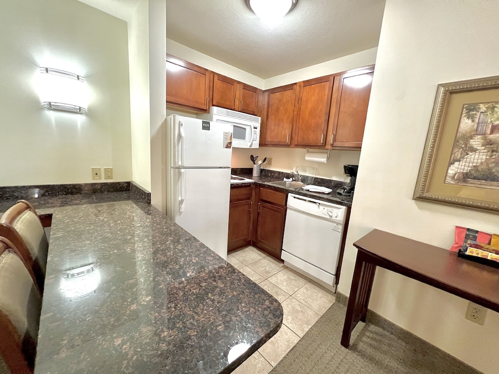 STAYBRIDGE SUITES DETROIT-NOVI 25/60