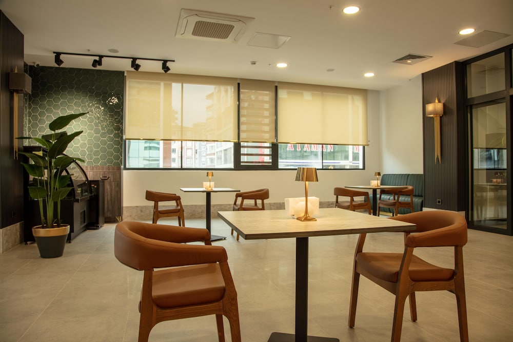 V CENTER HOTEL 47/65