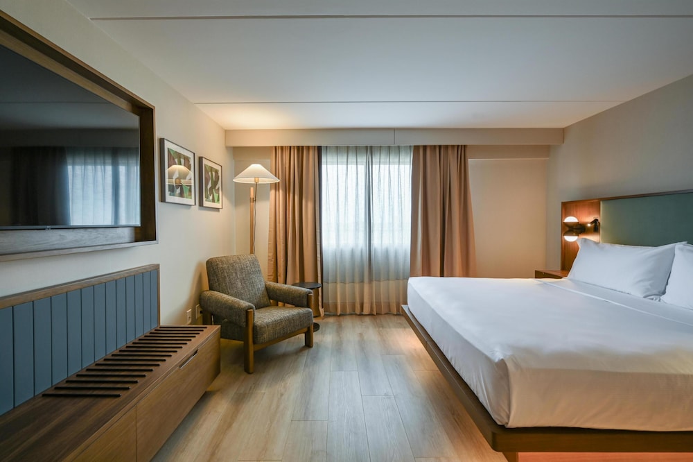 1 Bedroom, Suite, King Bed, Executive Level, Bathtub