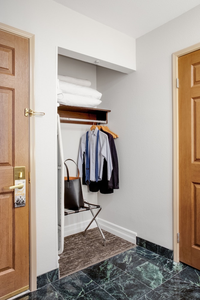 Ayres Suites Mission Viejo 26/49