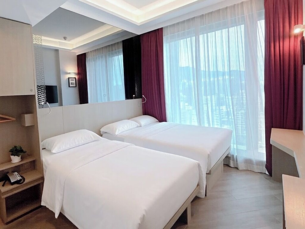Starphire Hotel 8/40