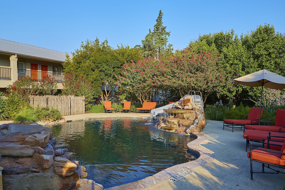 Fredericksburg Inn And Suites 29/53