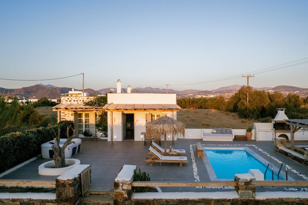 Naxos Finest Hotel Villas 46/50