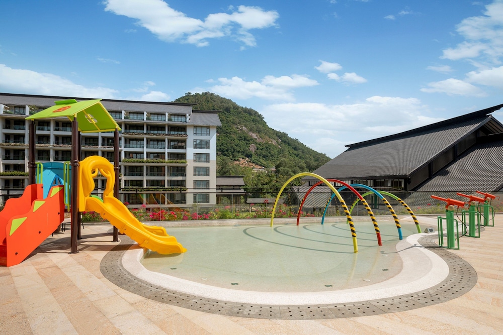 Sheraton Maoming Hot Spring Resort 25/30
