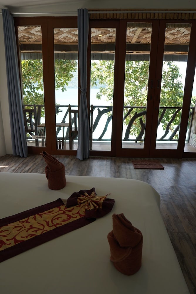 Phi Phi Cozy Seafront Resort 30/67