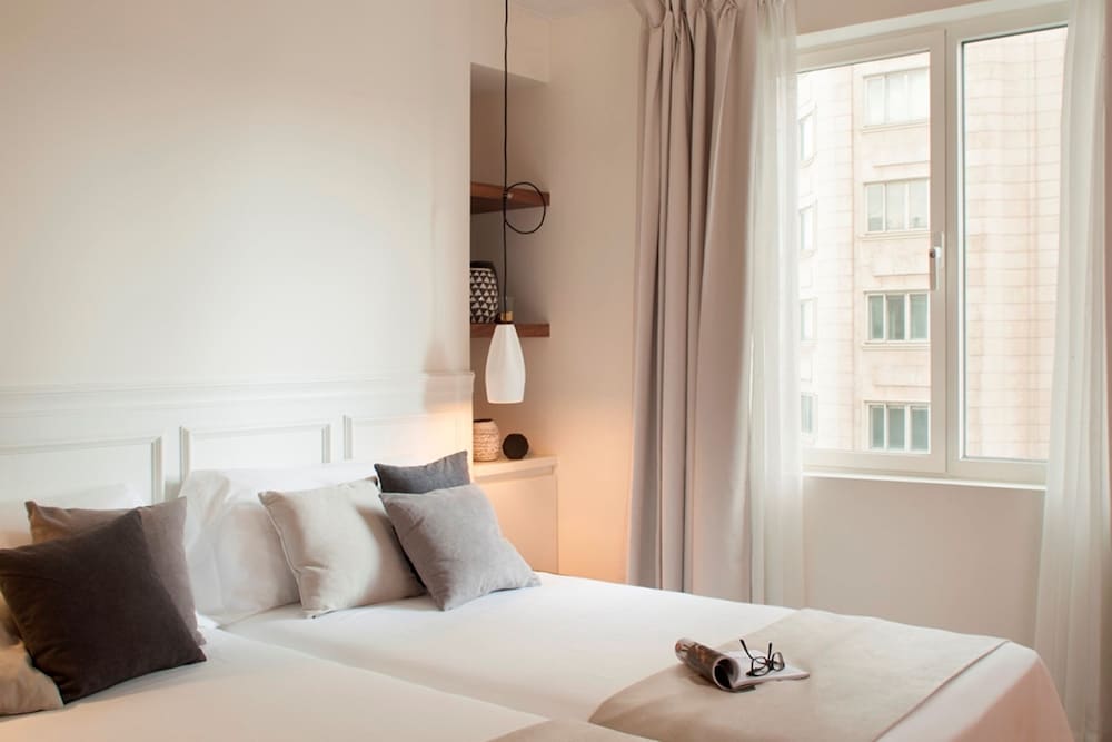 Dear Hotel Madrid 10/69