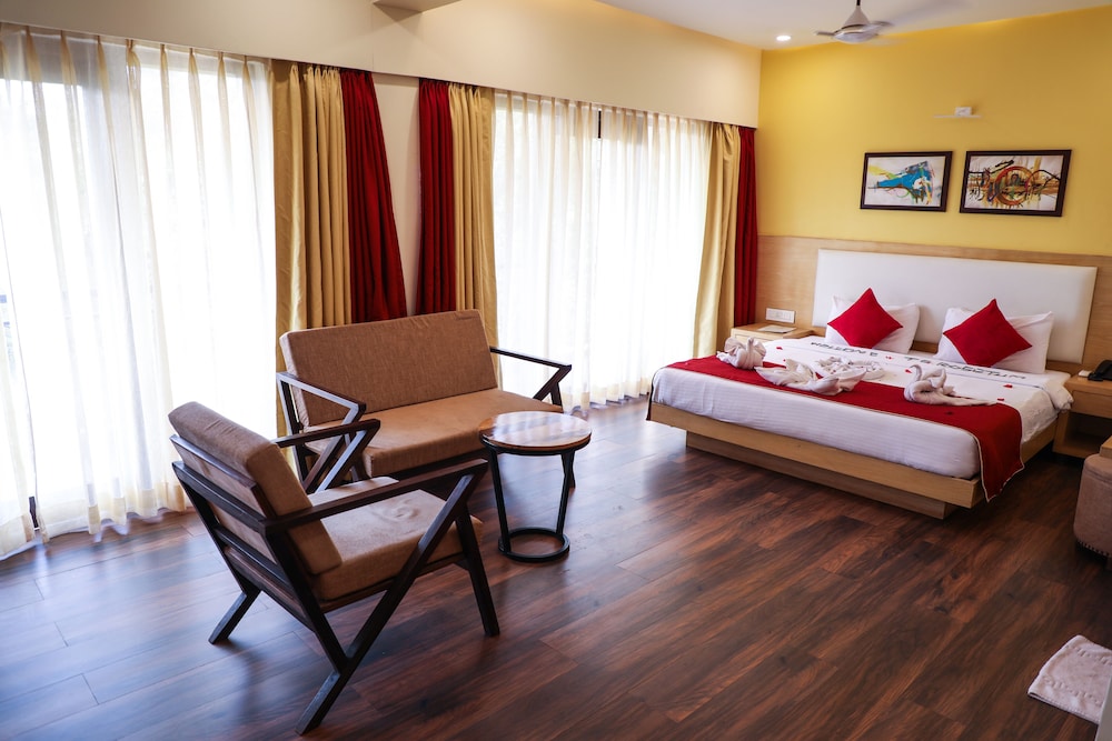EXECUTIVE, SUITE