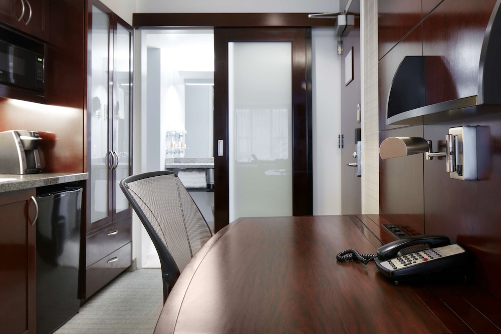 DoubleTree by Hilton New York Midtown Fifth Ave 24/61