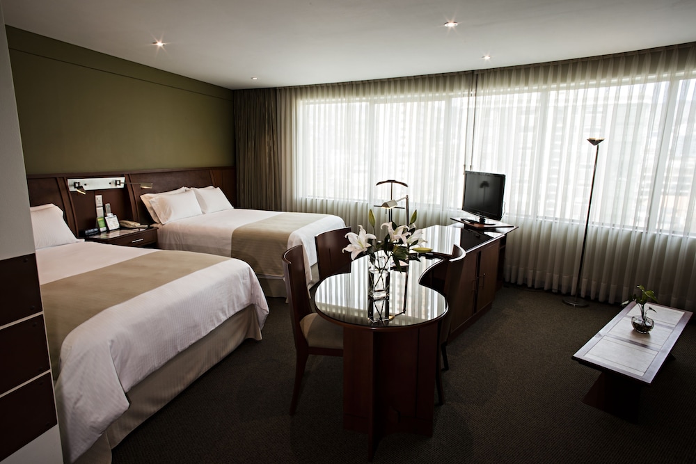 Suites Camino Real 24/73