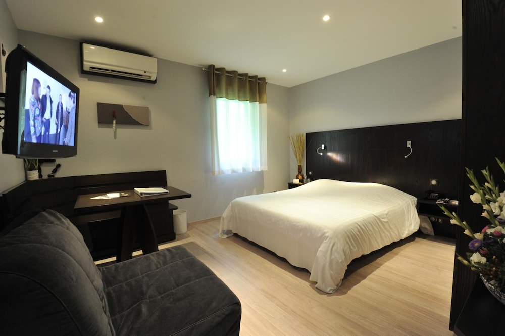 COTTAGE HOTEL 22/50