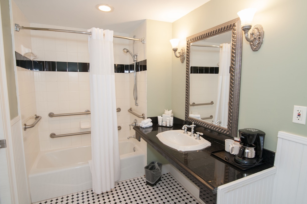 Pelican Grand Beach Resort A Noble House Resort 75/75