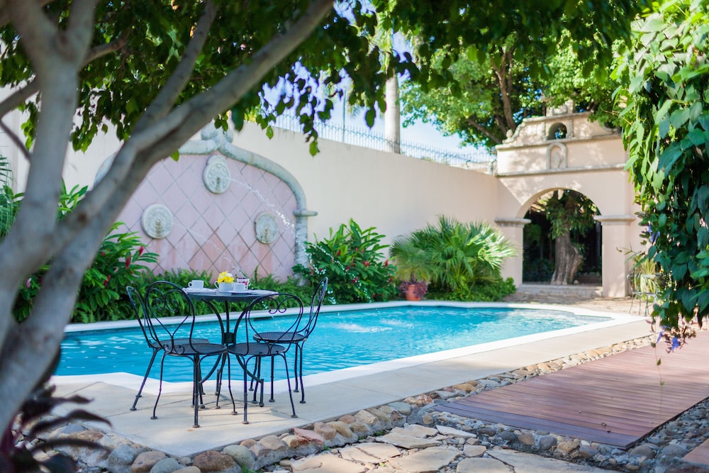 Hotel Los Robles 6/62