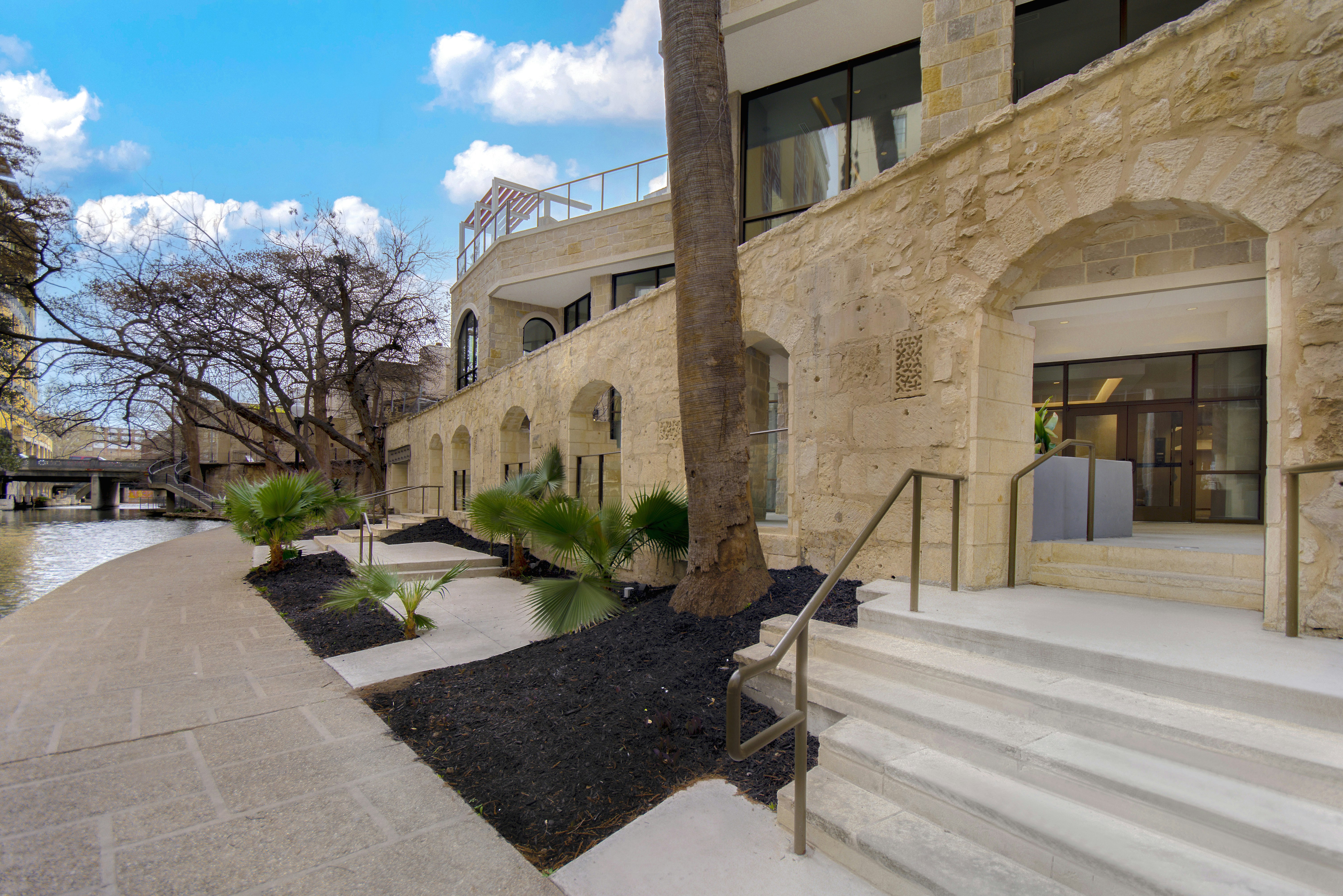 Hampton Inn & Suites San Antonio Riverwalk 73/77