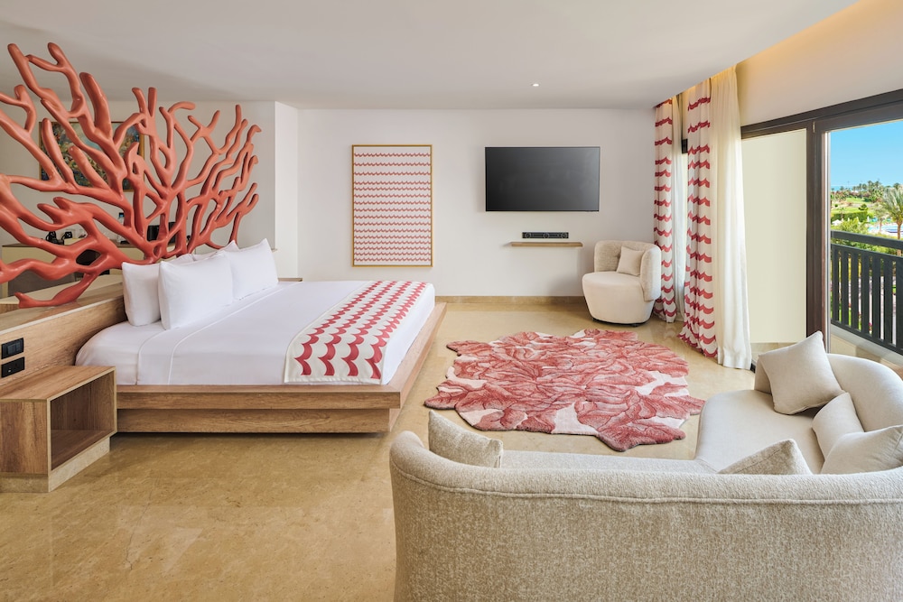 Art, Luxury, Suite, King Bed, Hot Tub