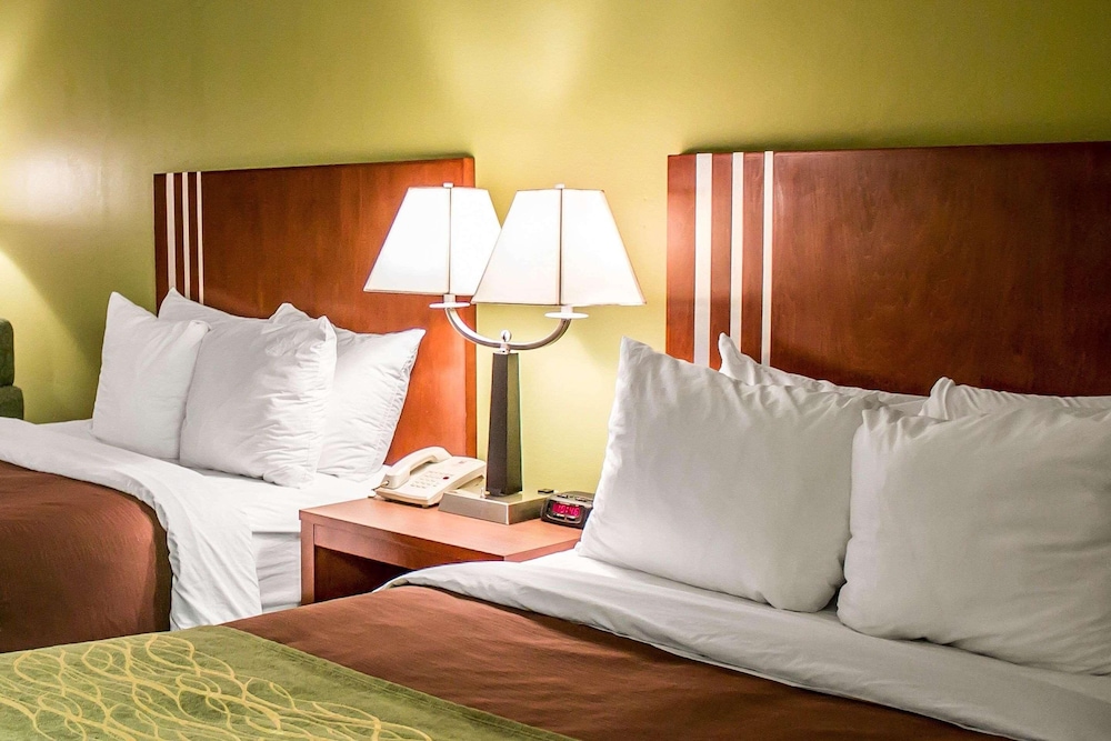Days Inn by Wyndham Austintown 18/41