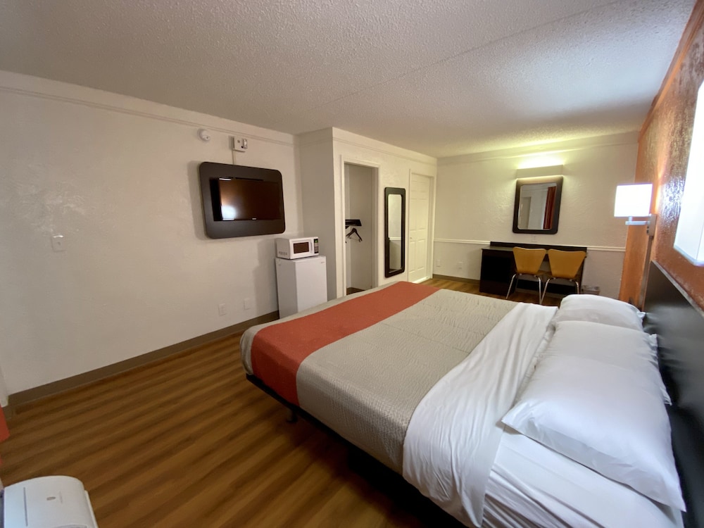 Motel6 Beaumont, TX 25/61