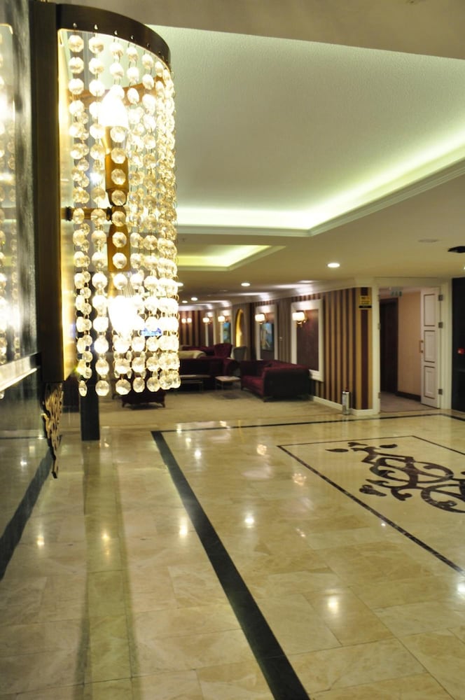 Inegol Royal Hotel 35/41