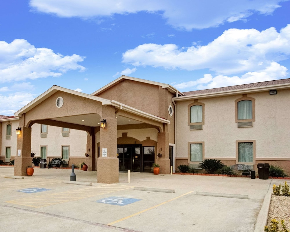 Quality Inn Rockdale TX 2/34