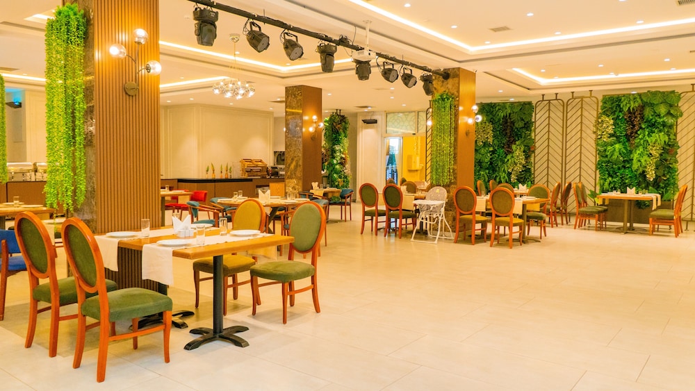 Grand Midway Hotel Baku 44/55