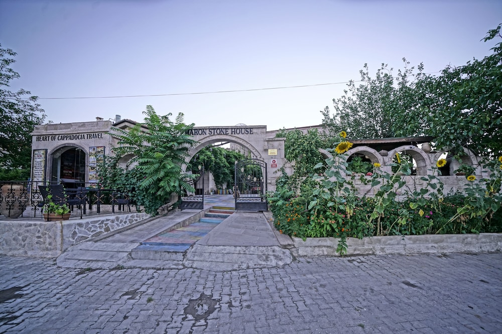 Maron Stone House 39/50
