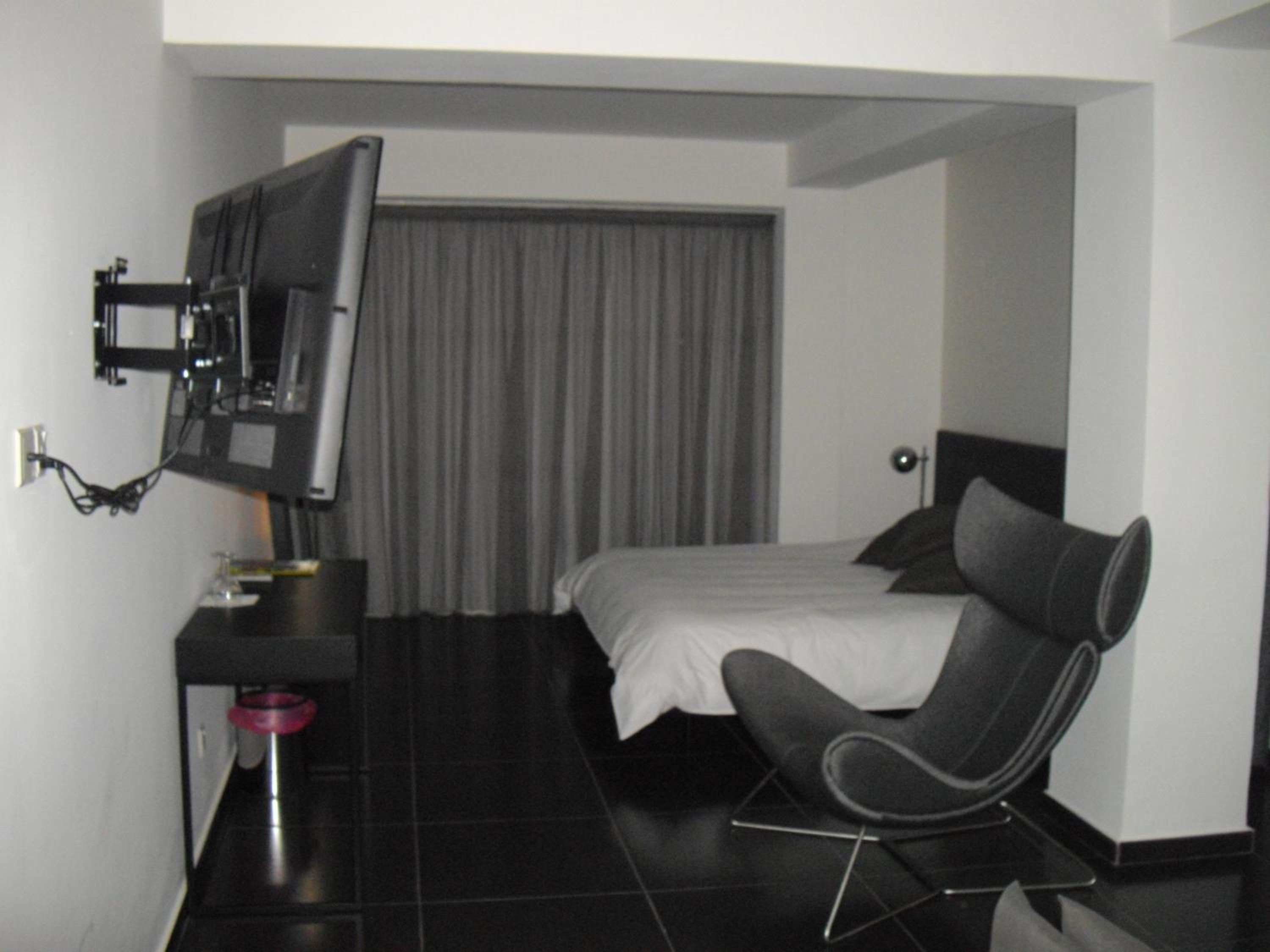 جناح، Crystal Hotel 8/10