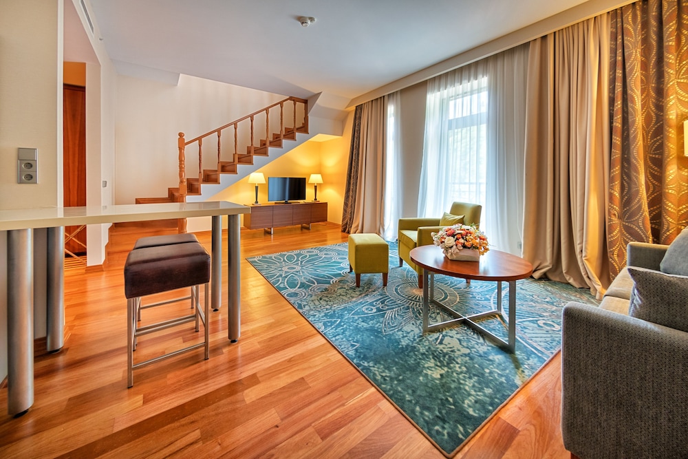 Crowne Plaza Borjomi 41/76