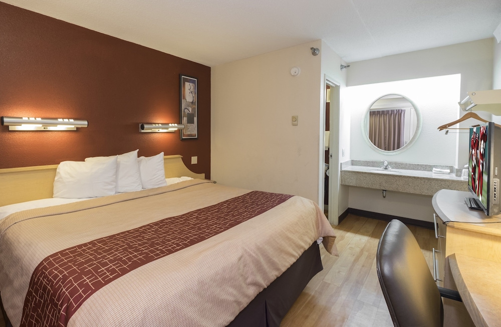 Red Roof Inn Cincinnati - Sharonville 15/28
