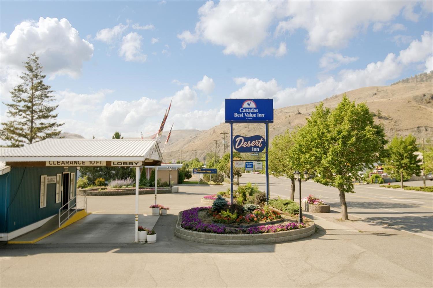 Canadas Best Value Desert Inn & Suites Cache Creek 5/6