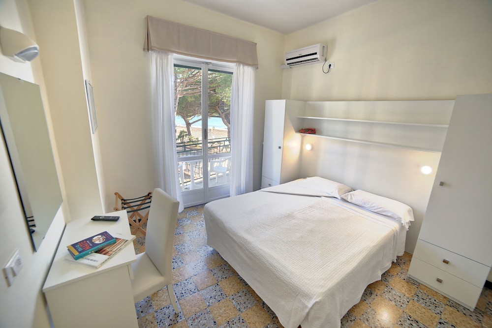 HOTEL MAYOLA 27/73