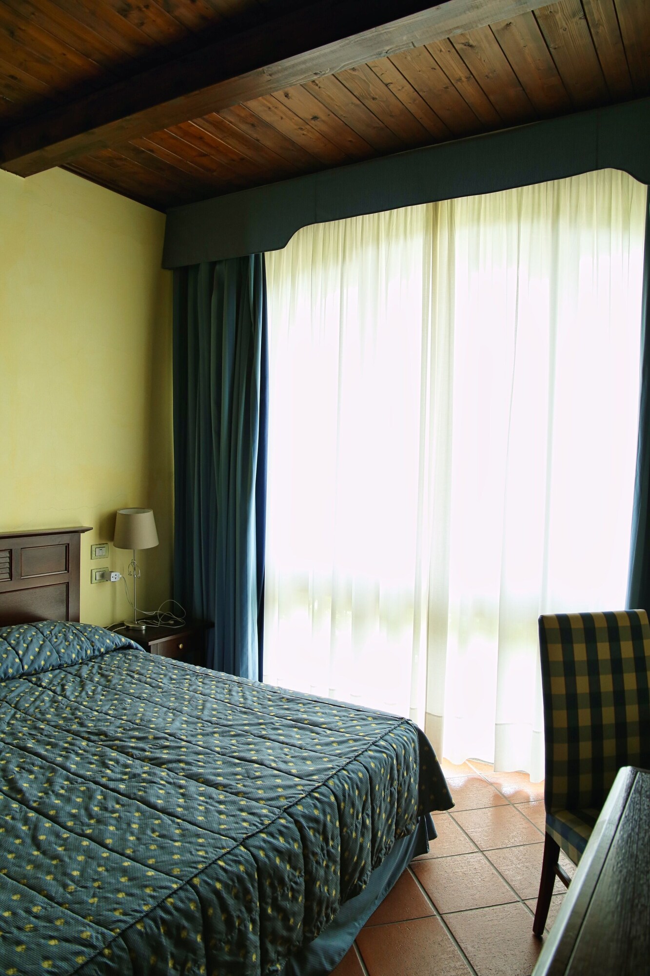 ROOM, DOUBLE BED